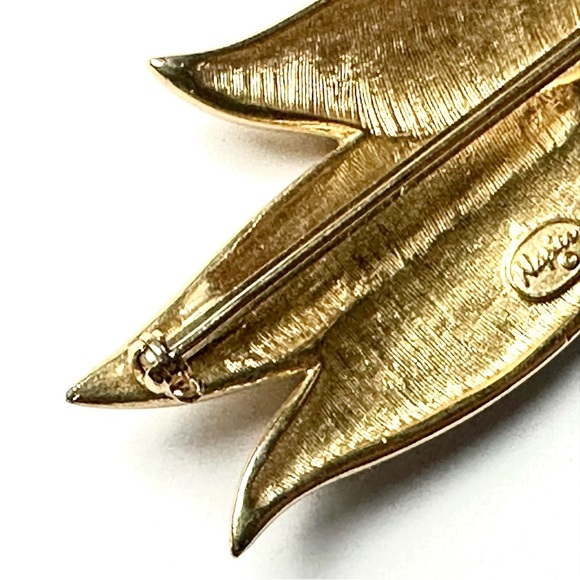 Napier Vintage Gold-Tone and Cream Pearlized Enamel Brooch GUC - Picture 4 of 7